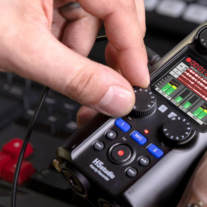 Zoom H5studio 4-Track Handy Recorder with 32-Bit Float Recording
