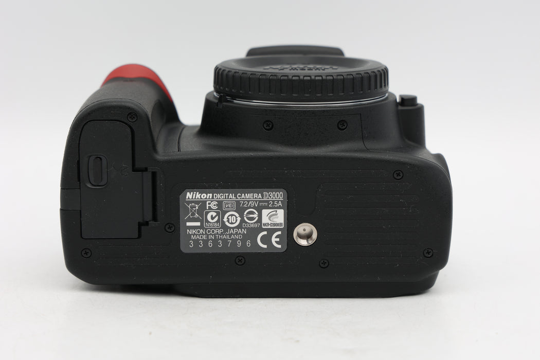 Used Nikon D3000 Kit w/ 18-55mm (Good)