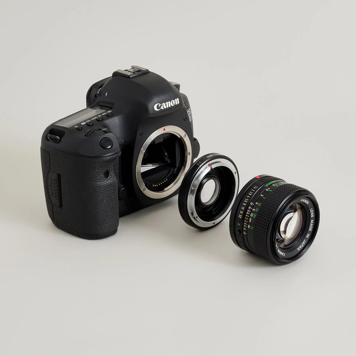 Urth Manual Lens Mount Adapter for Canon FD Lens to Canon EOS EF/EF-S Camera Body (with Optical Glass)
