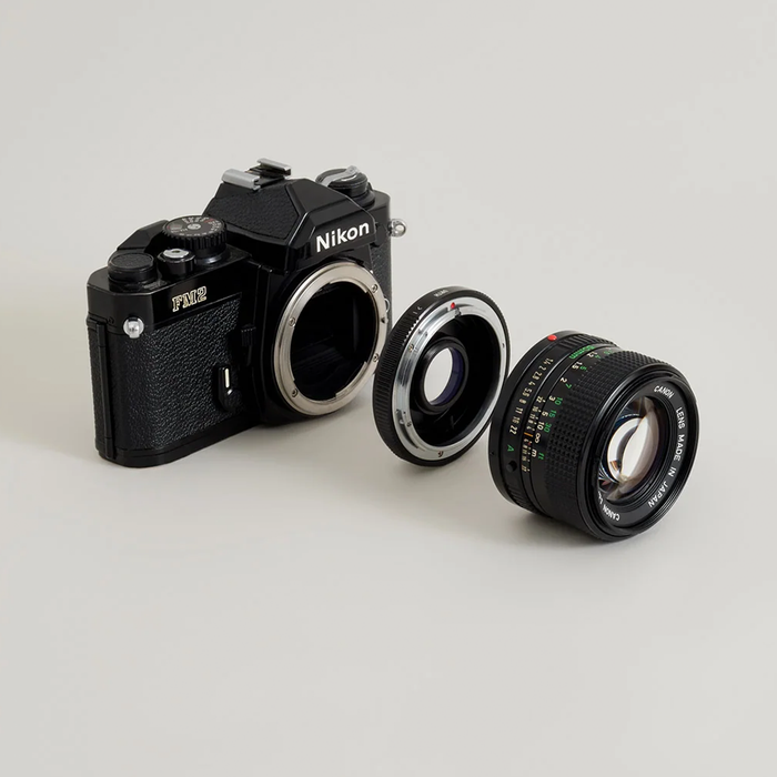 Urth Manual Lens Mount Adapter for Canon FD-Mount Lens to Nikon F-Mount Camera Body with Optical Element