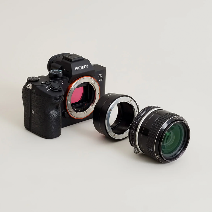 Urth Manual Lens Mount Adapter for Nikon F-Mount Lens to Sony E-Mount Camera Body