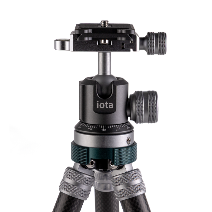 ProMaster 422 Carbon Fiber Tripod Kit