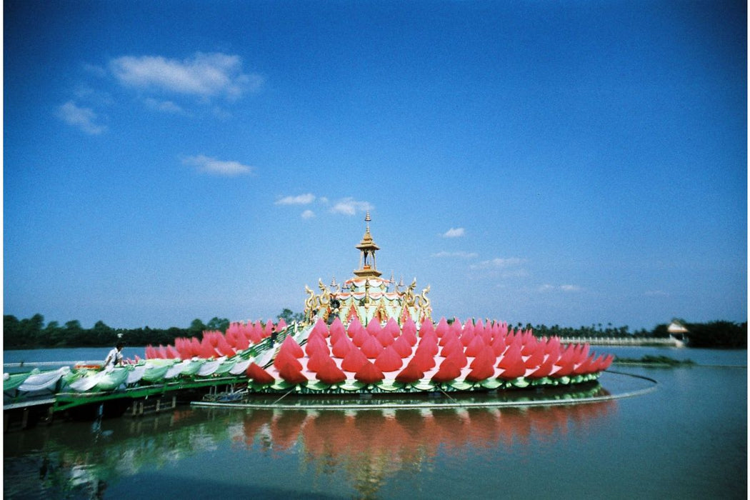 Lomography LomoChrome Color ’92 400 Color Negative - 35mm Film, 36 Exposures, Single Roll