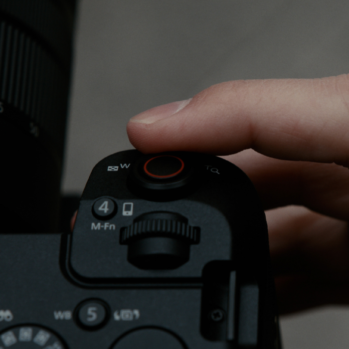 Canon EOS R6 V Mirrorless Camera