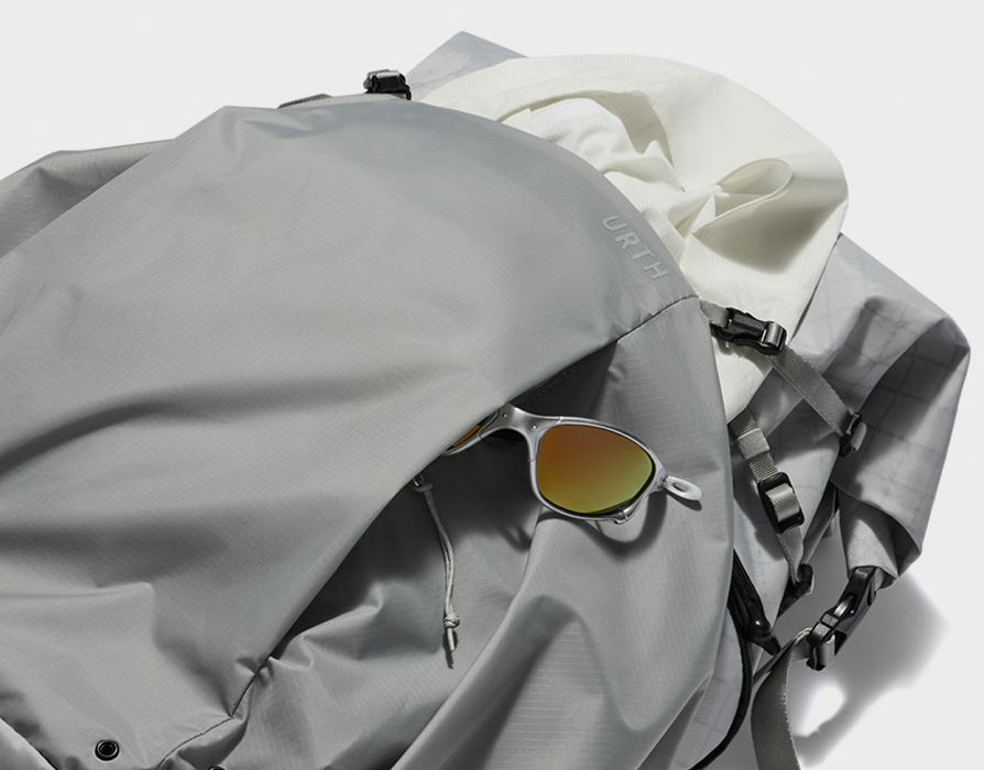 Urth Helios Outdoor 40L Backpack with Core Camera Cube M - Onyx