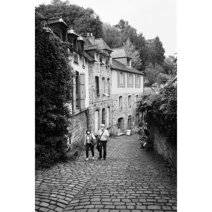 Ilford HP5 Plus 400 Black & White Negative - 35mm Film, 100' Roll