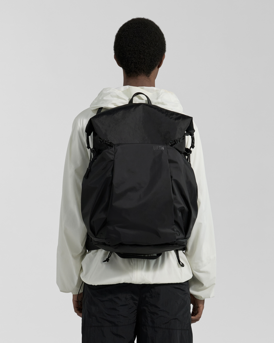 Urth Helios Outdoor 40L Backpack with Core Camera Cube M - Onyx