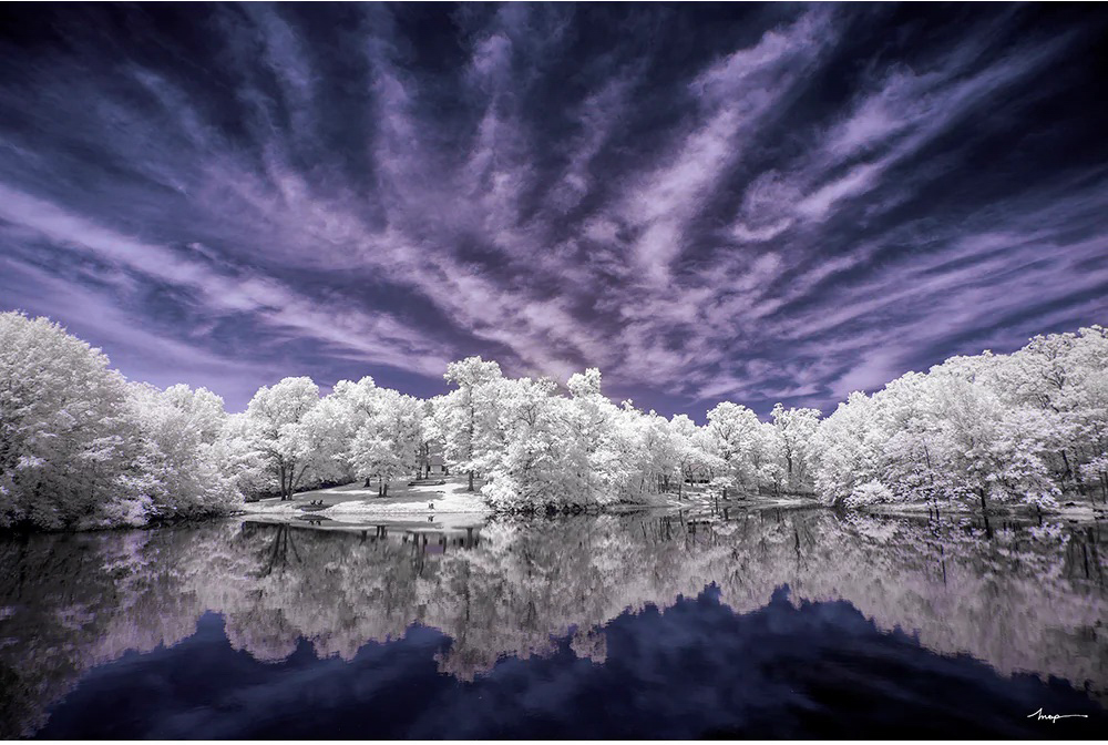 Hoya 82mm R72 Infrared Dark Red Filter