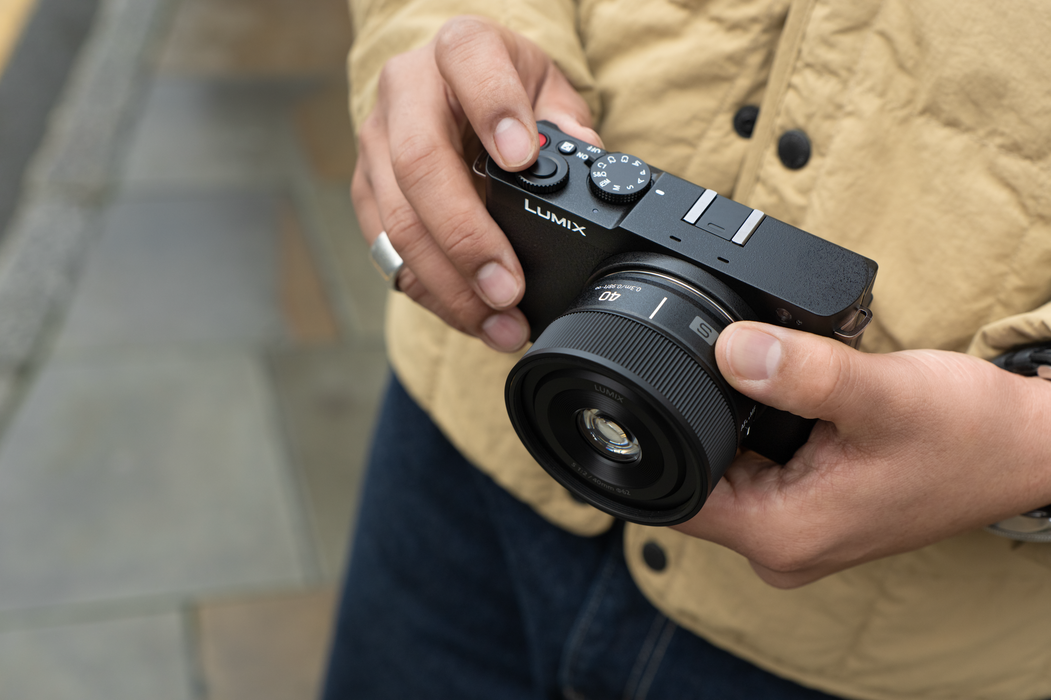 Lumix S 40mm f/2 Lens - SIlver