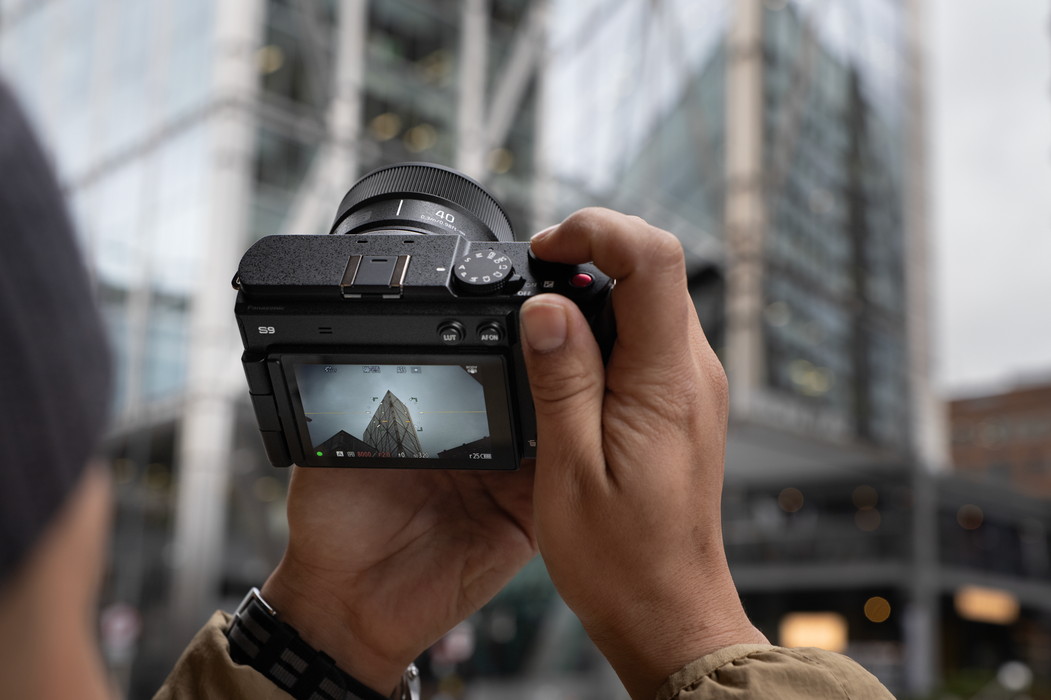 Lumix S 40mm f/2 Lens - SIlver
