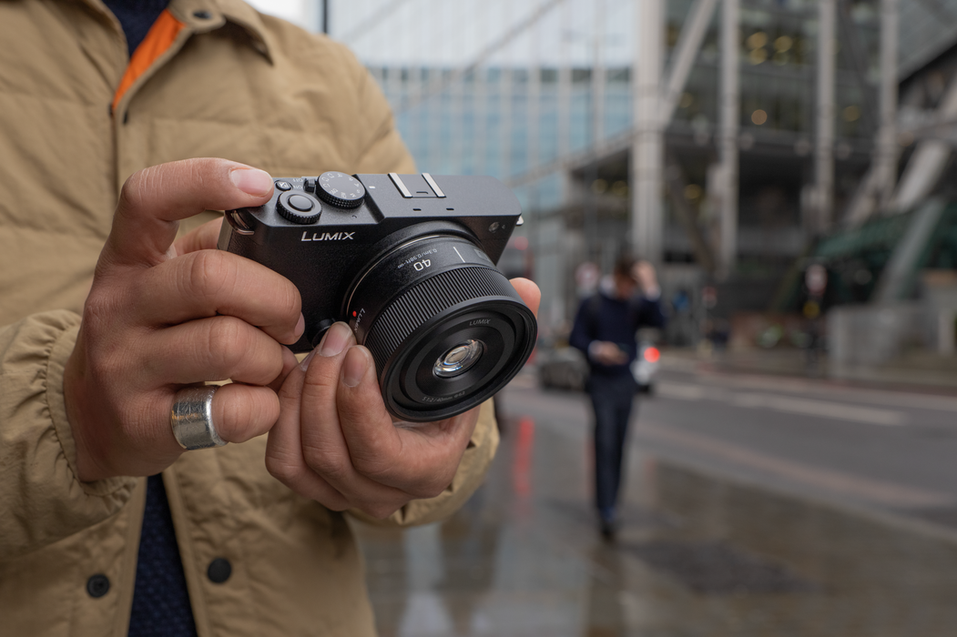 Lumix S 40mm f/2 Lens - SIlver