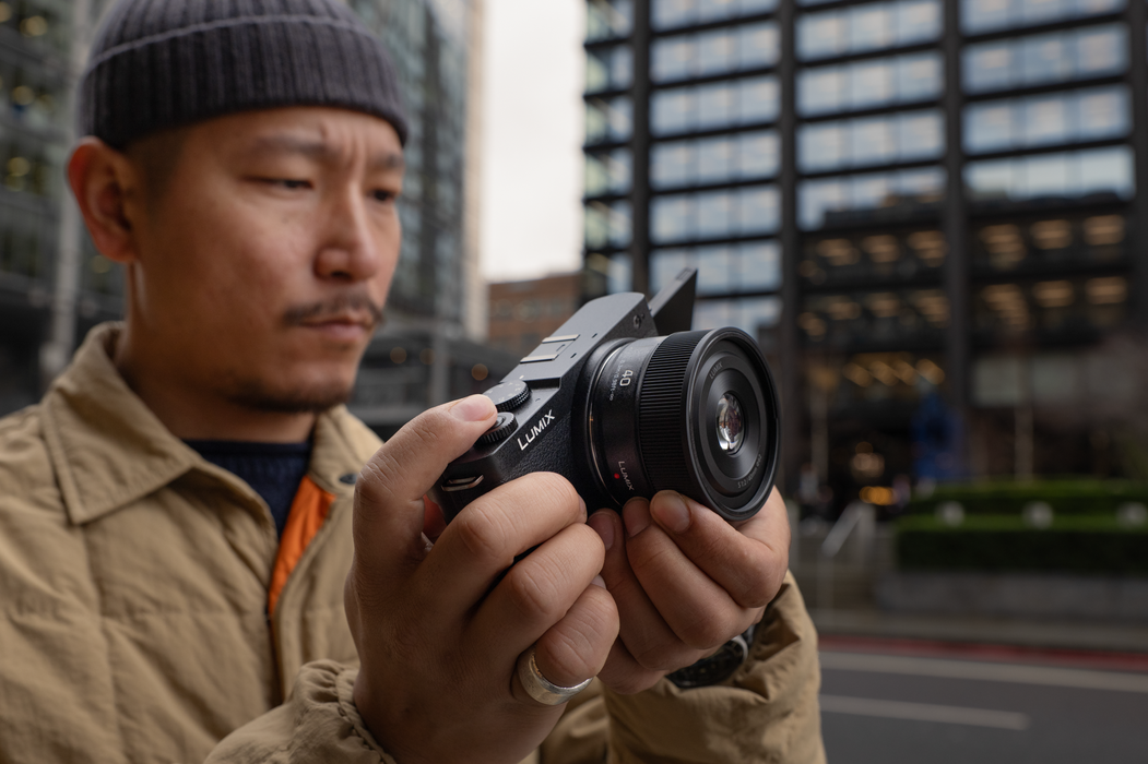 Lumix S 40mm f/2 Lens - SIlver