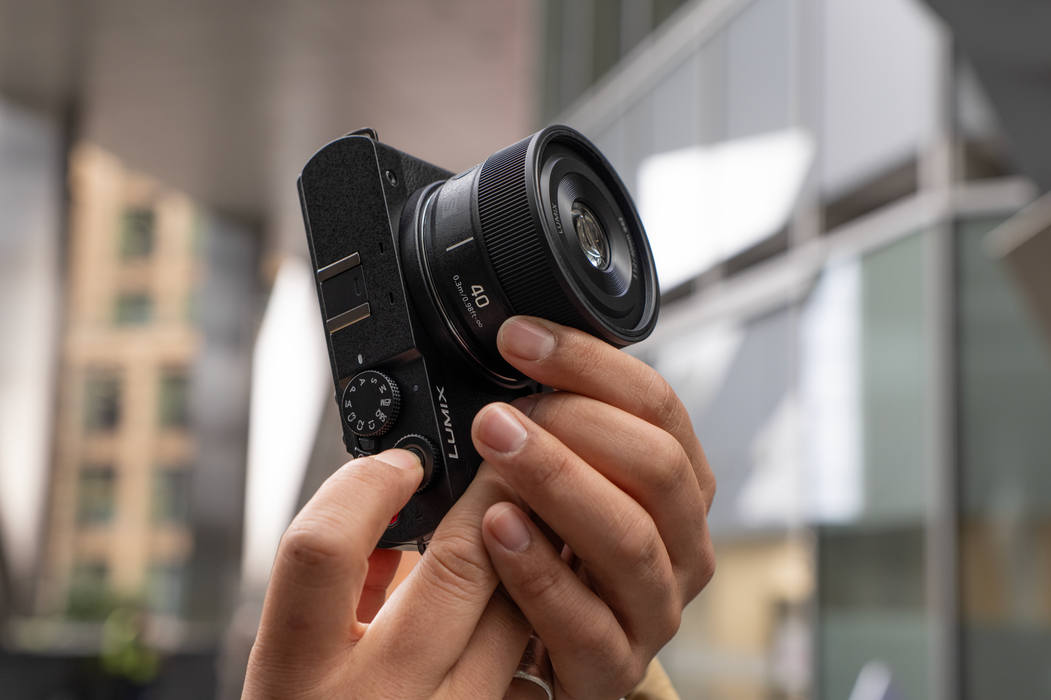 Lumix S 40mm f/2 Lens - SIlver