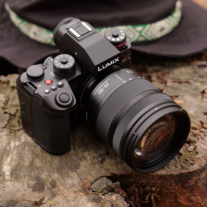 Lumix S5 IIX Mirrorless Camera with 24-60mm f/2.8 L Lens