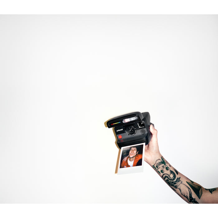 Polaroid Flip Instant Camera & Color Film Bundle (8 Photos) - Black