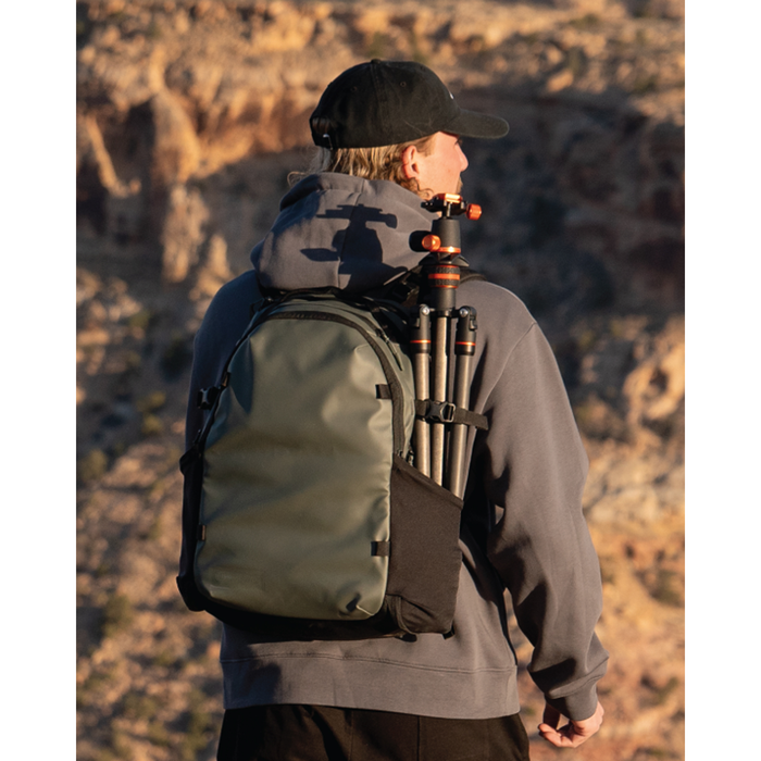 Wandrd Stratus Photo 18L Backpack - Uyuni Purple