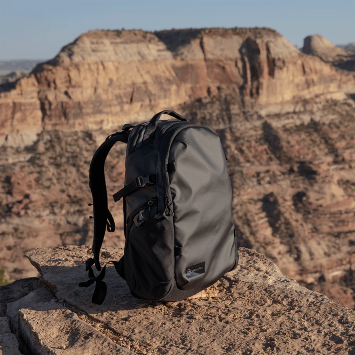 Wandrd Stratus Photo 18L Backpack - Wasatch Green