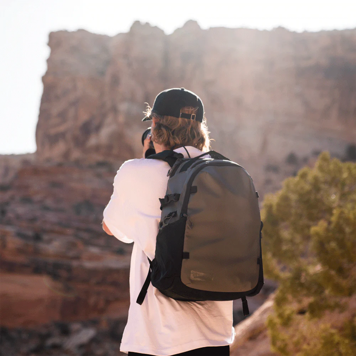 Wandrd Stratus Photo 18L Backpack - Wasatch Green
