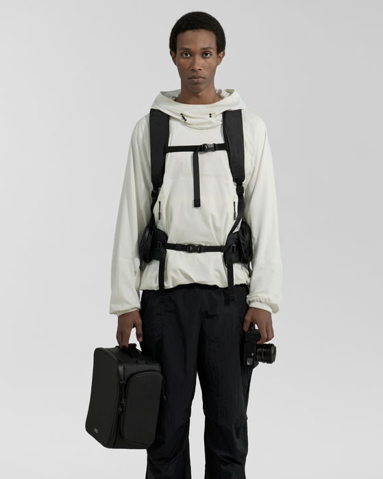 Urth Helios Outdoor 40L Backpack with Core Camera Cube M - Onyx