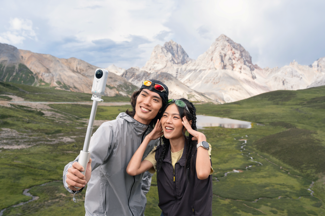 Insta360 X6 360° 8K Camera Standard Bundle - Arctic White