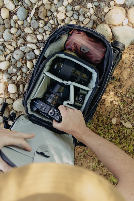 Peak Design Outdoor 18L Backpack Zip - Black