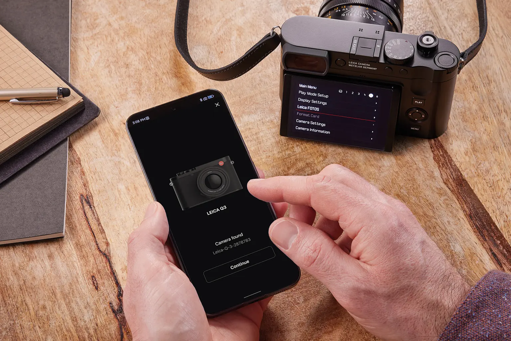 Leica Q3 Digital Compact Camera - Metal Gray