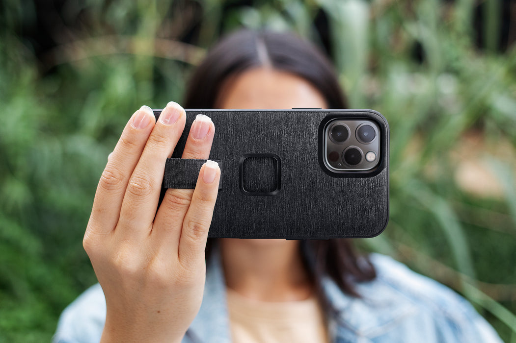 Peak Design Mobile Everyday Fabric Loop Case for iPhone 12/12Pro, 6.1" - Charcoal