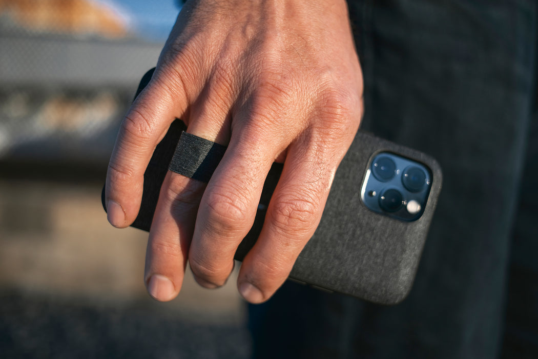 Peak Design Mobile Everyday Fabric Loop Case for iPhone 12/12Pro, 6.1" - Charcoal