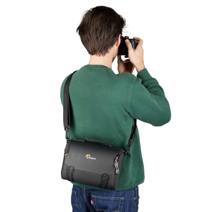 LowePro Adventura SH 140 III Camera Bag - Black